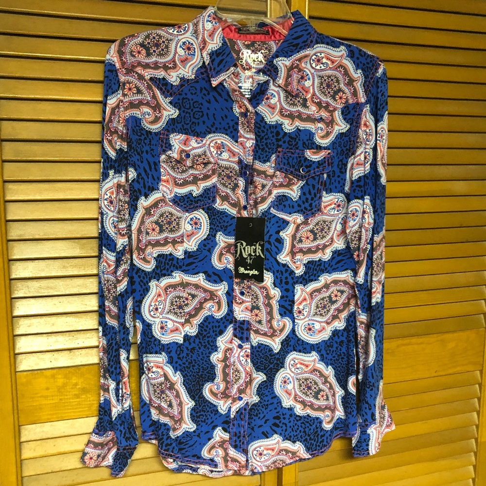 NWT Women’s Rock 47 Wrangler button down- Small